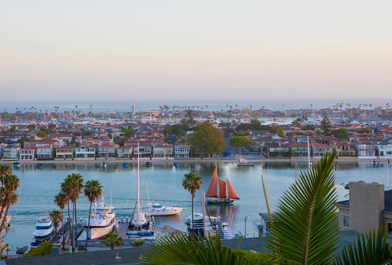 What Does It Take to Sell a Luxury Coastal Home Fast in Newport Beach?