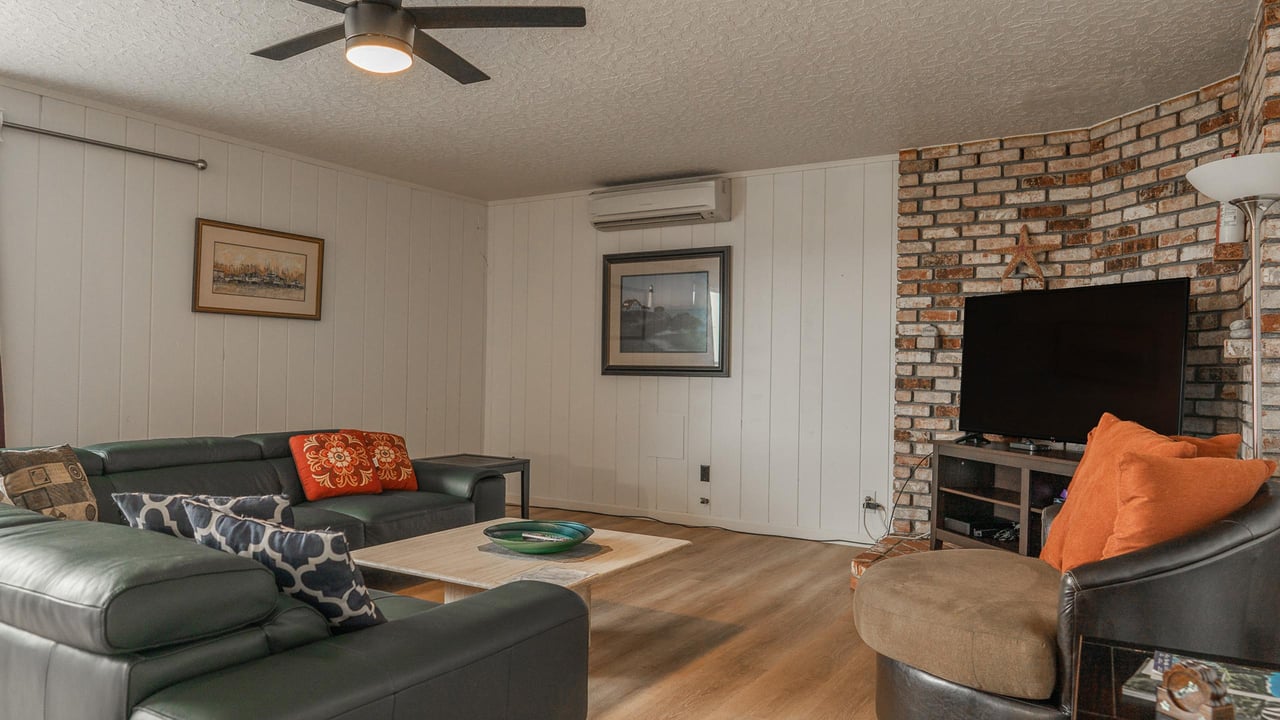 555 Hwy 101 S Apt 3