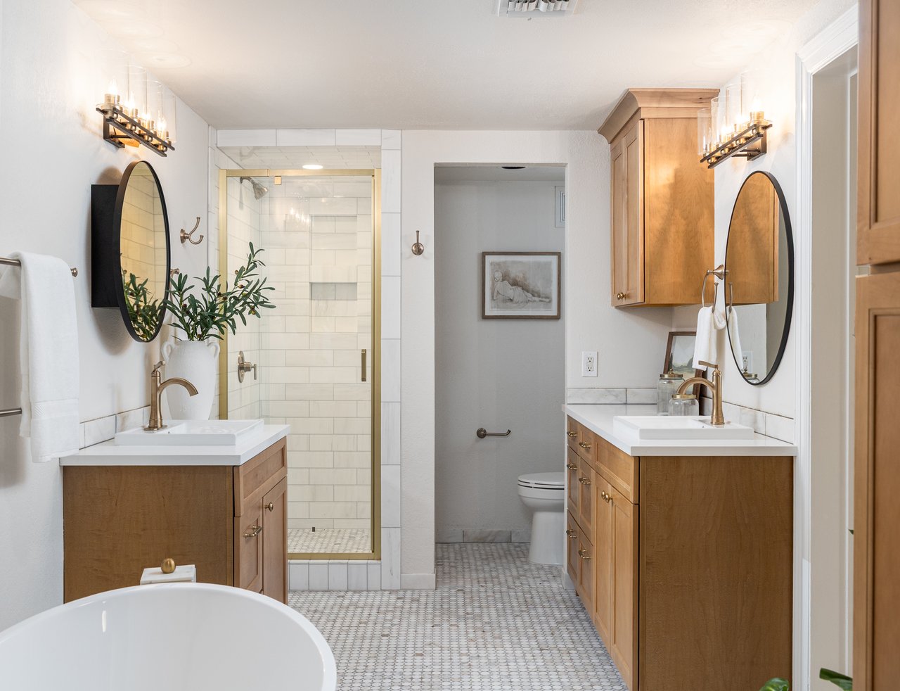 Fully Reimagined Hill Country Retreat w/ Private Guest Apartment + 3-Car Garage