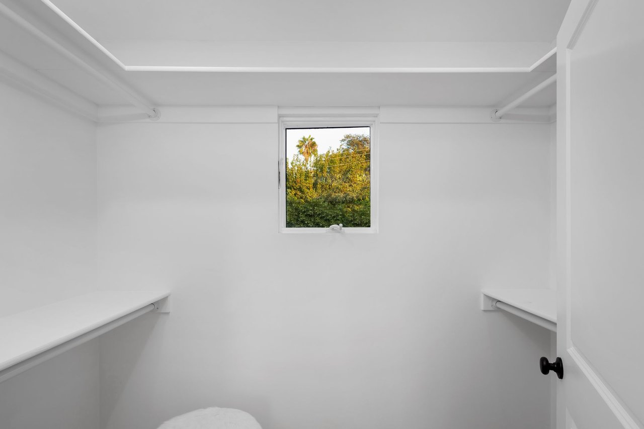 574 Mount Holyoke Ave