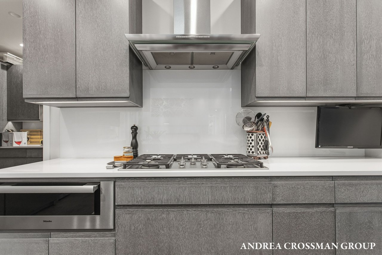 6919 Bendemeer Drive