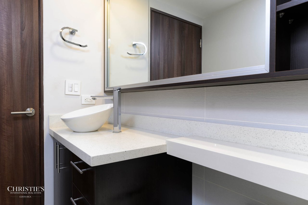 Modern 2-Bedroom Condo with Mountain Views in Barrio Escalante