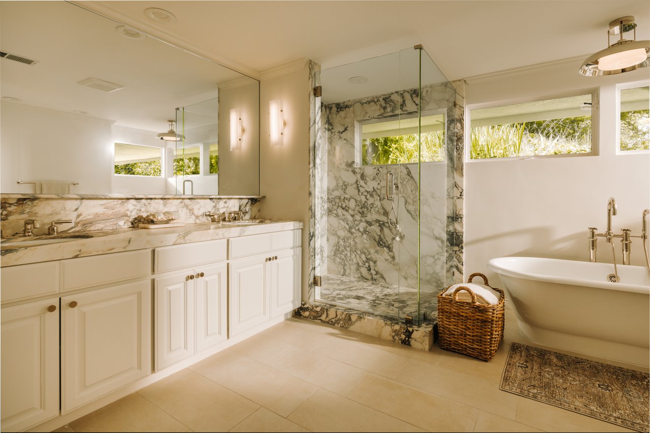 2610 Mandeville Canyon Rd