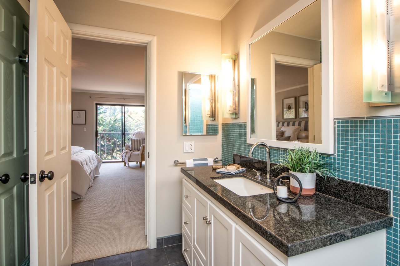 28 Greenwood Bay Dr