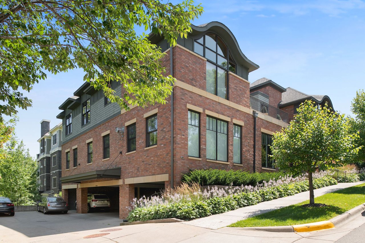 230 Manitoba Ave S, #210, Wayzata