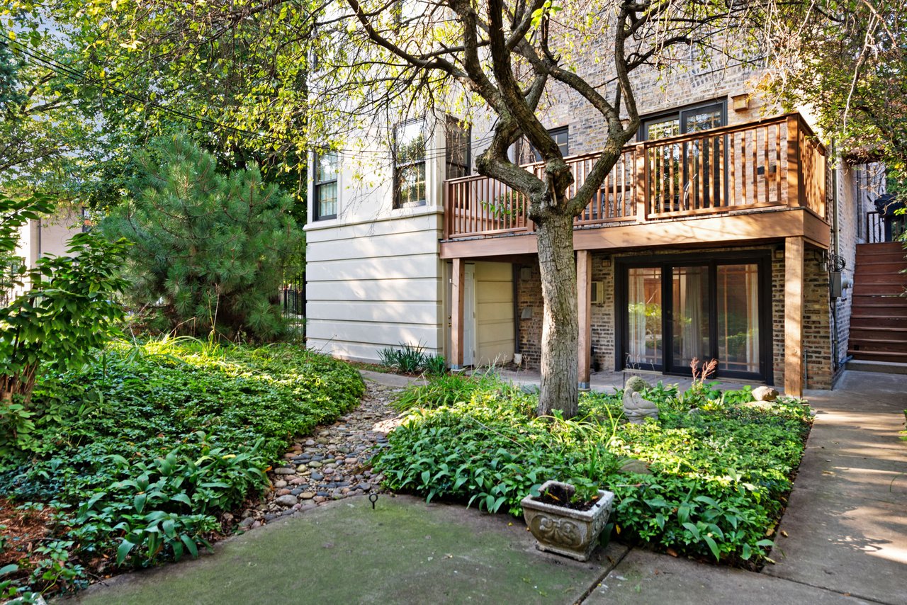 Charming Prairie-Style Logan Square Home: 2657 W. Logan Blvd