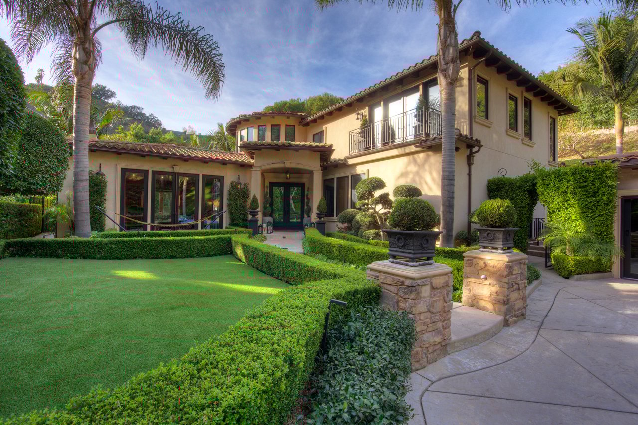 1642 San Ysidro Dr