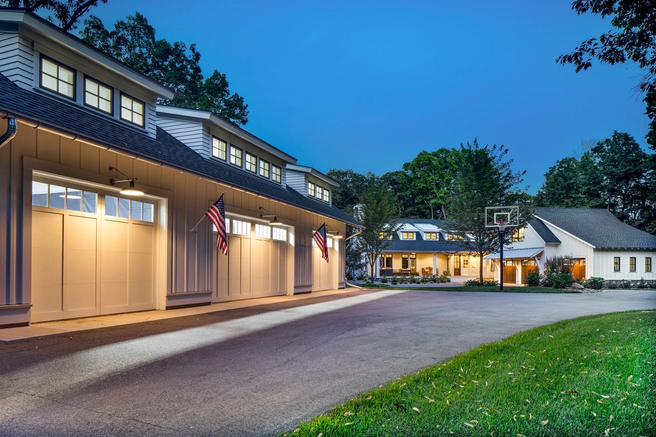 4693 Vine Hill Road | Deephaven