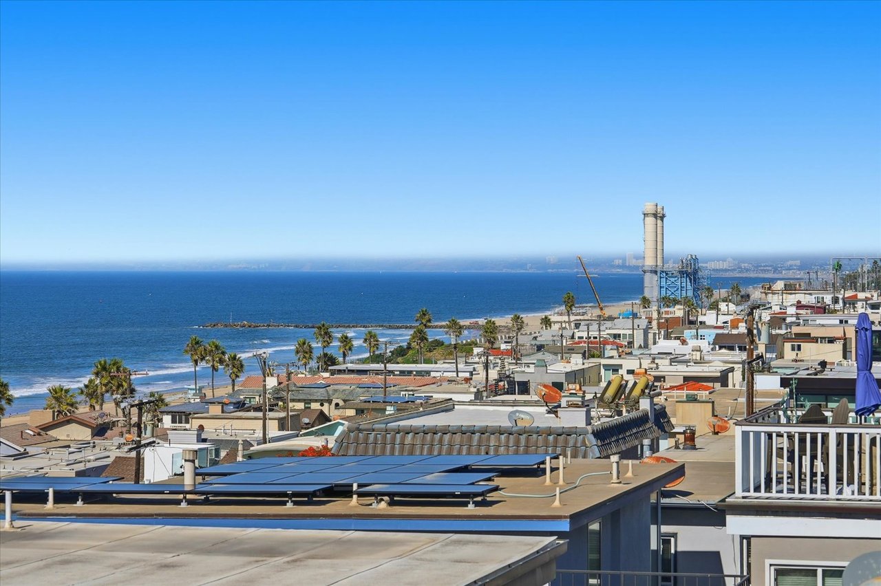  Steps from the Sand & Panoramic Views in Manhattan Beach