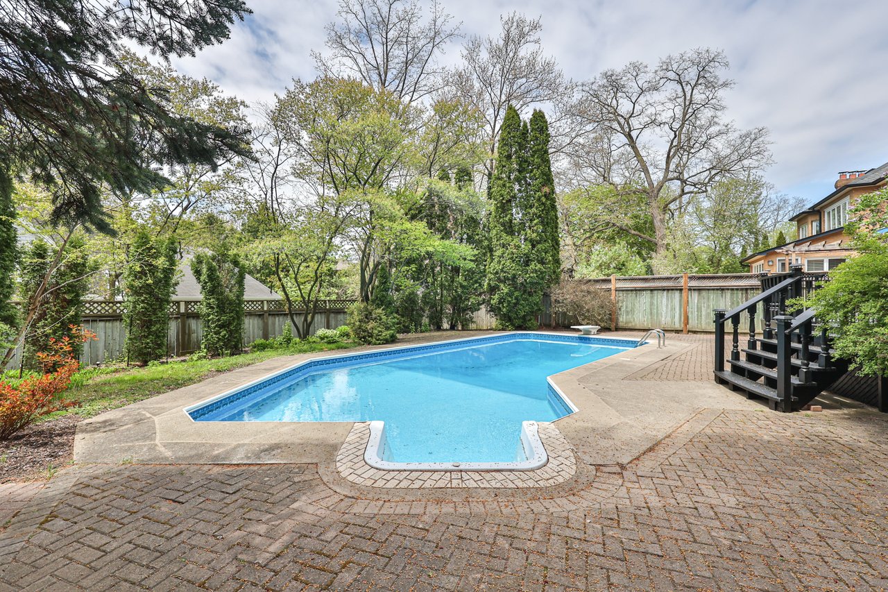 108 Whittington Place, Oakville