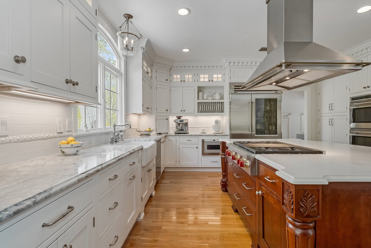 82 Woodman Ln