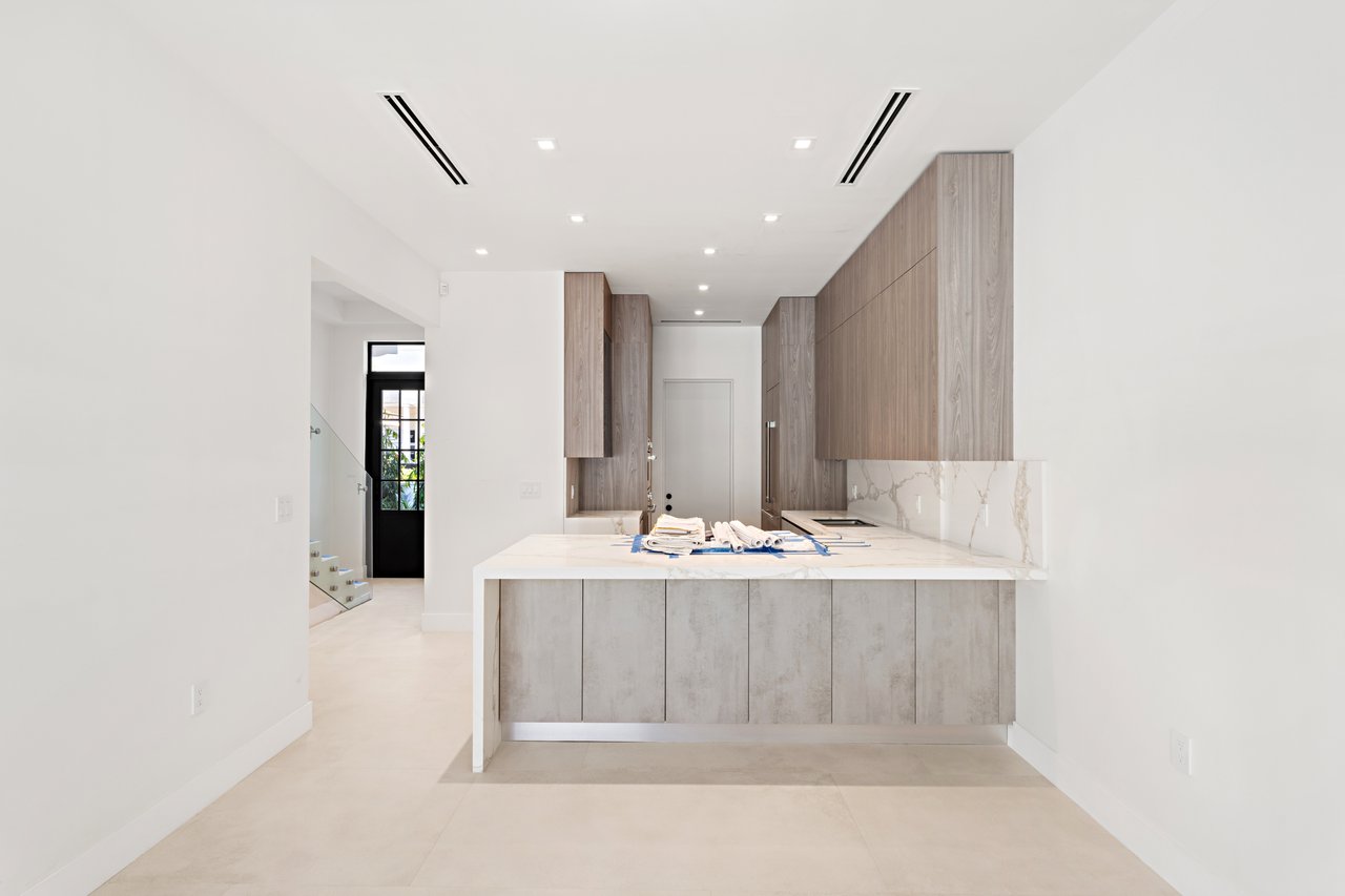 2710 S Le Jeune Road