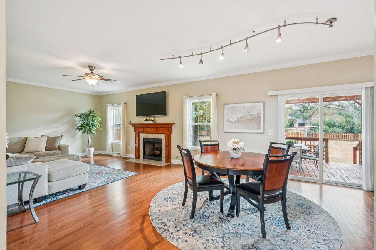 5516 Crescent View Dr