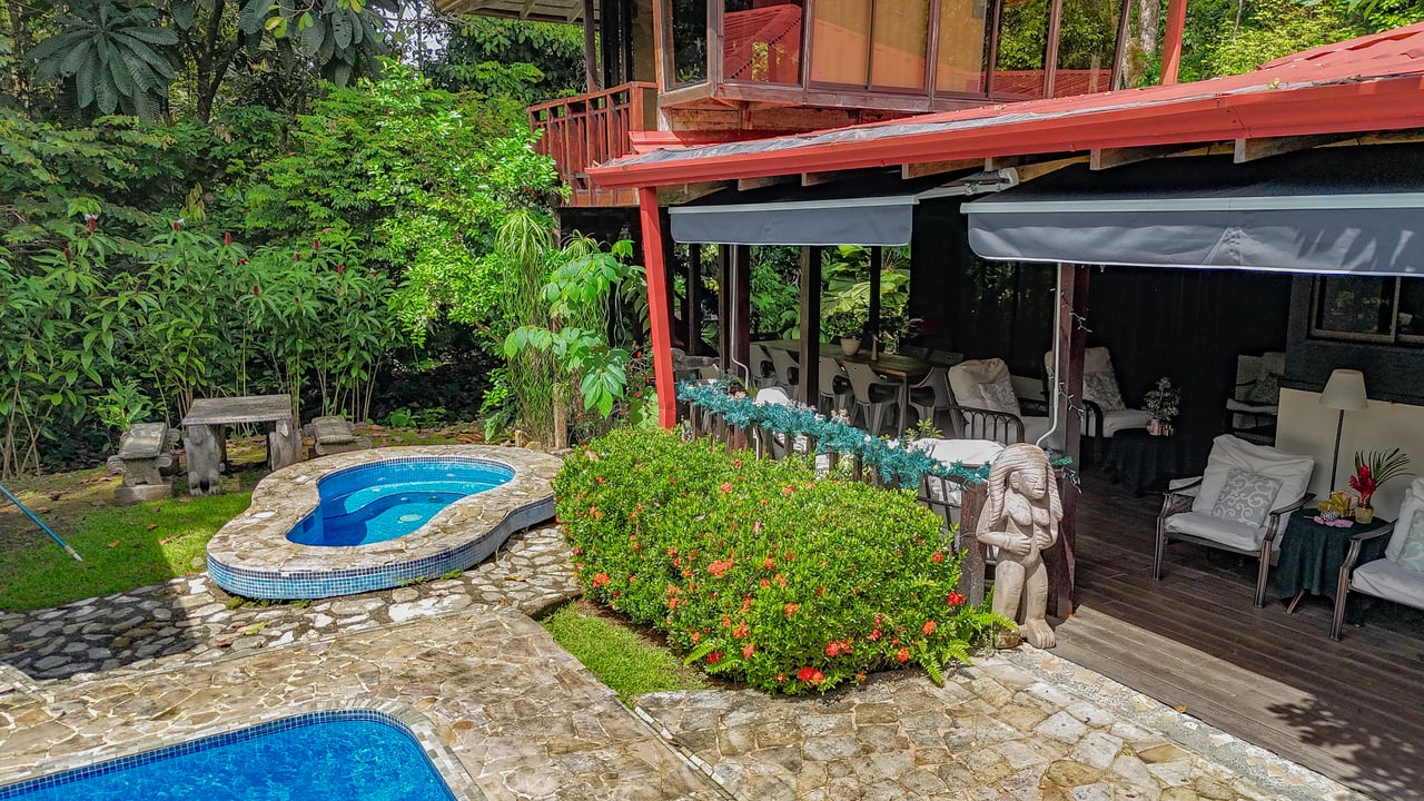 A riverfront 3-bed home on a large property In Ojochal, Costa Rica