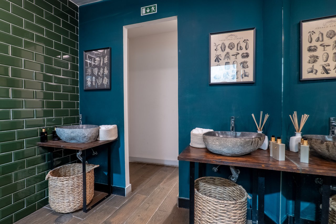 Prime Fine-Dining Restaurant Business Transfer (“Trespasse”) in Central Porto