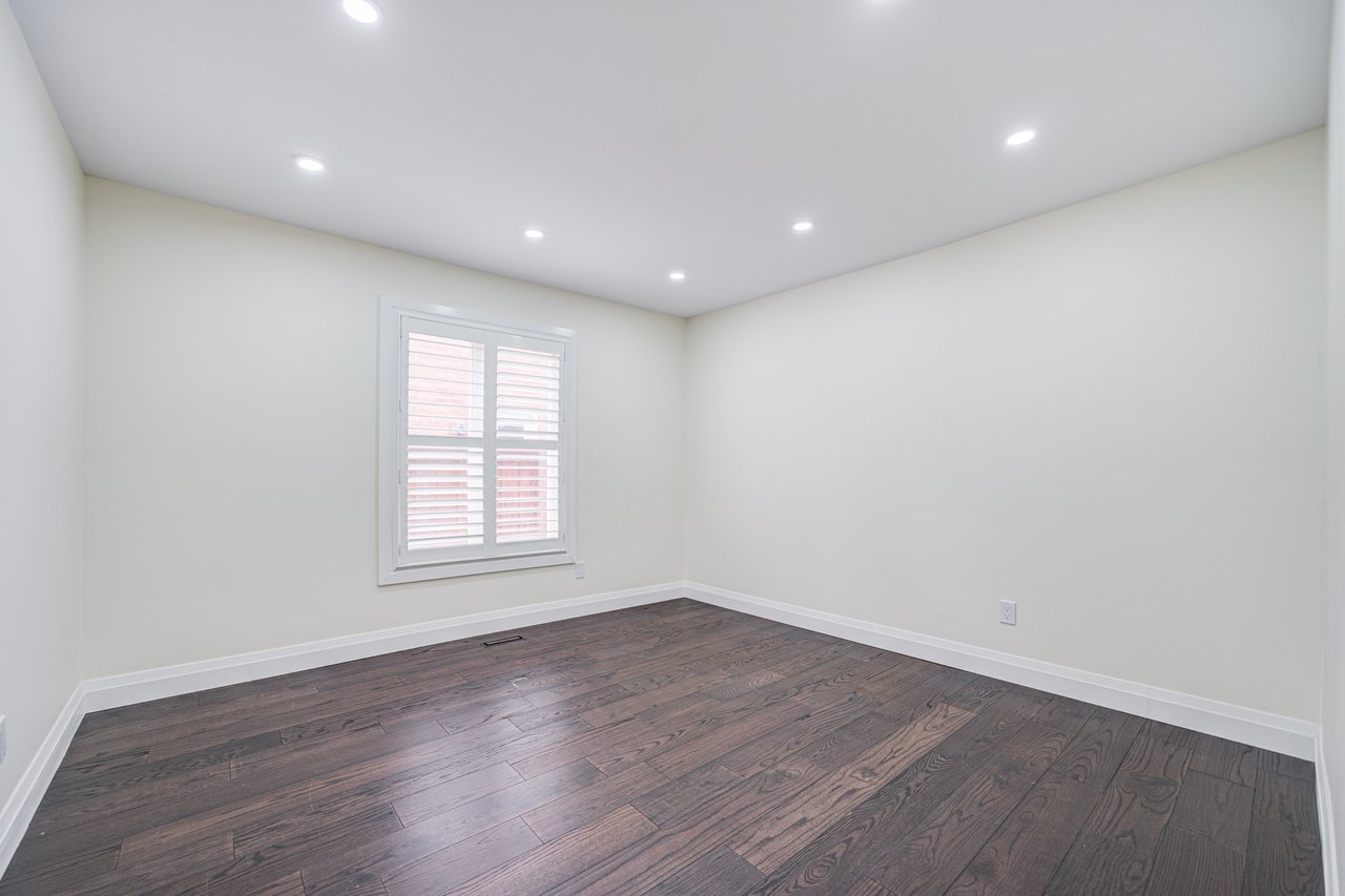 1126 Berkshire Crt