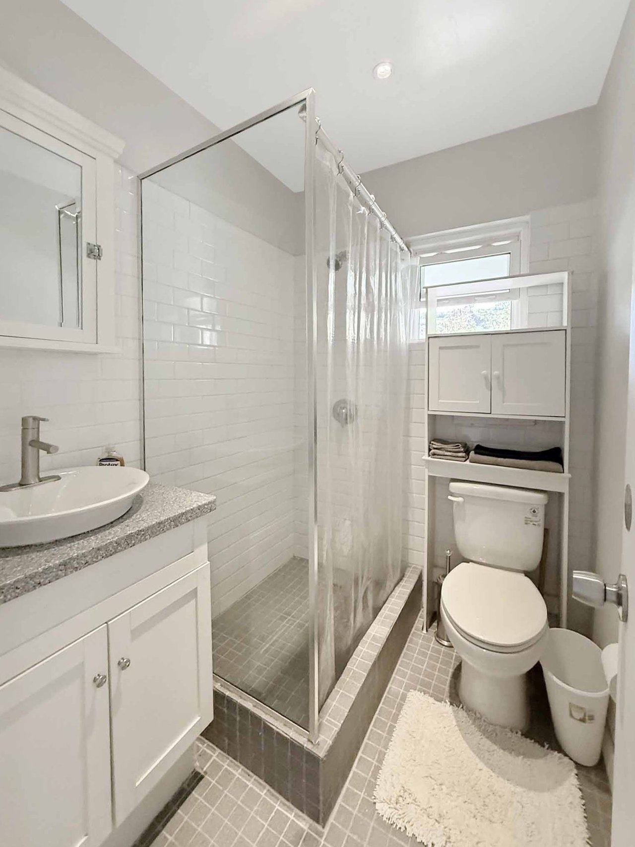 1042 Romney Park 1 Bedroom Apartment