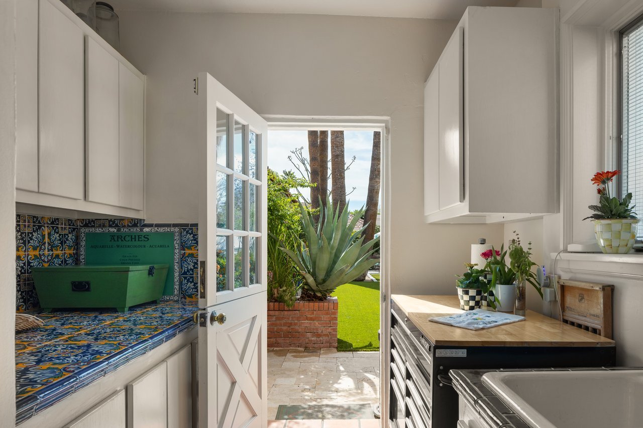 3042 N MANOR Drive E