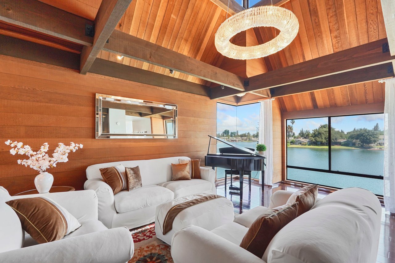 3845 Peninsula Ct