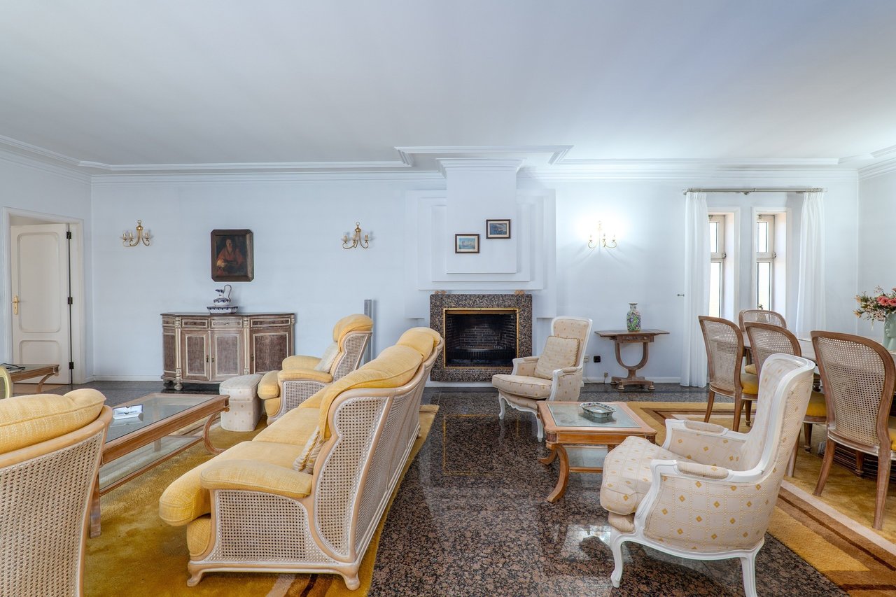 Secluded 5-Bedroom Villa with Pool and Sea Views on Expansive Dune-Side Plot – Apúlia e Fão