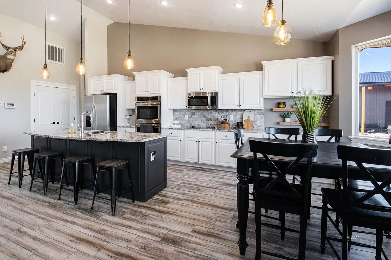 557 Thistle Dr