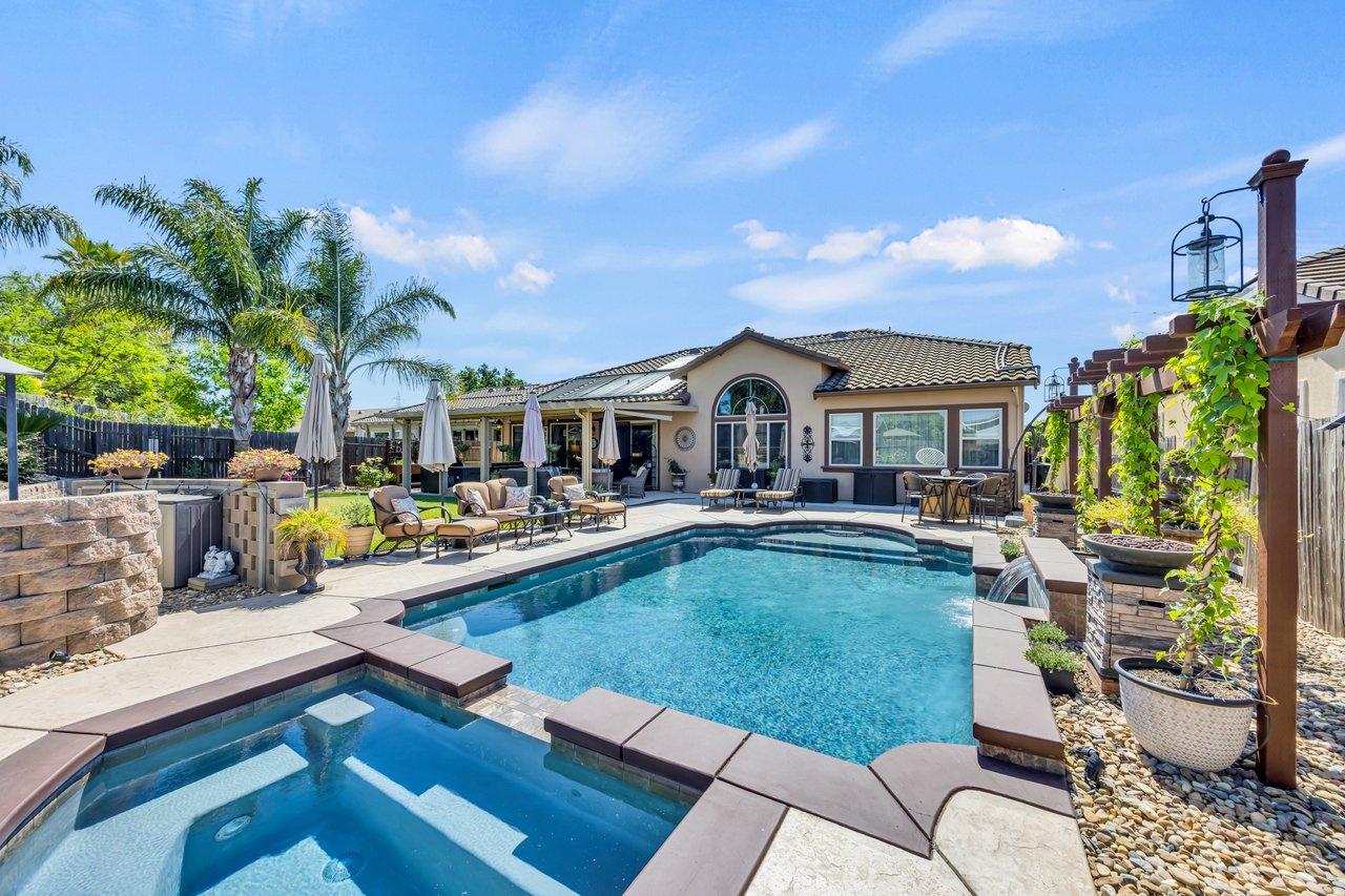 4040 Borderlands Dr