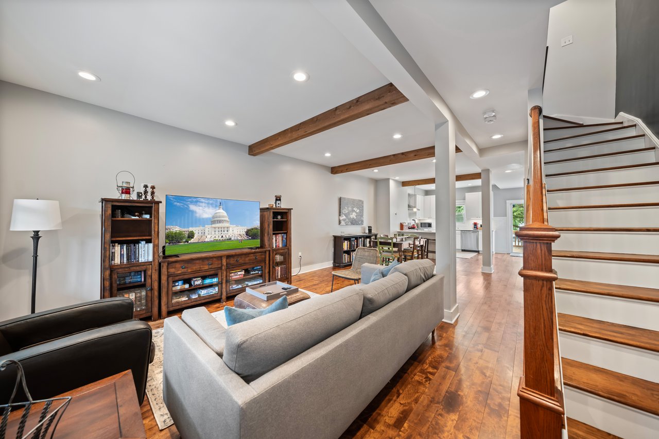 613 Longfellow St NW