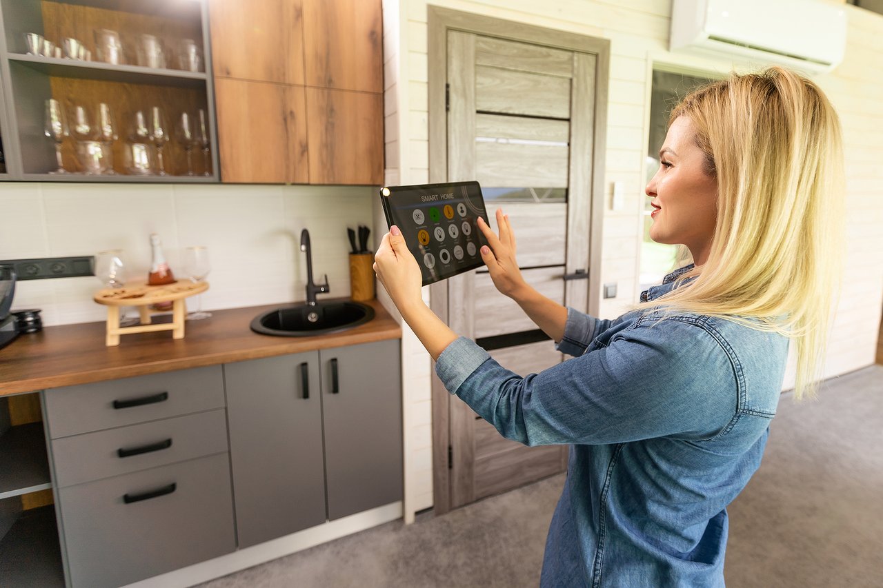 2 Ways to Quickly Smarten Up Your Home and Save Money