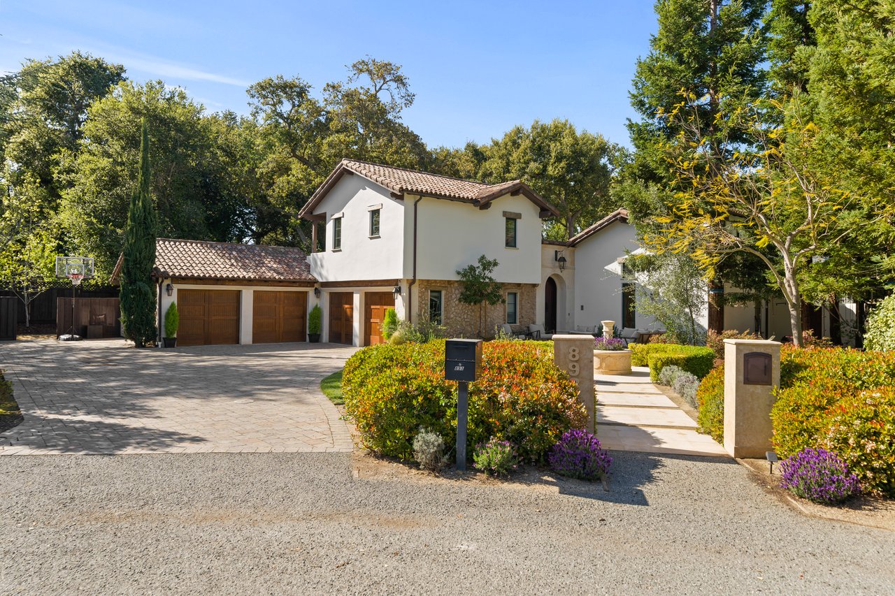 893 Laverne WAY