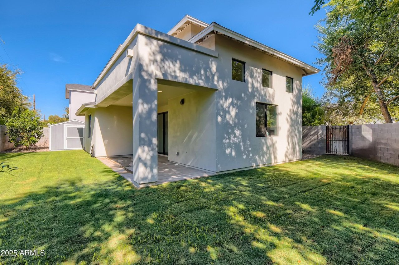 3720 N 40th Pl