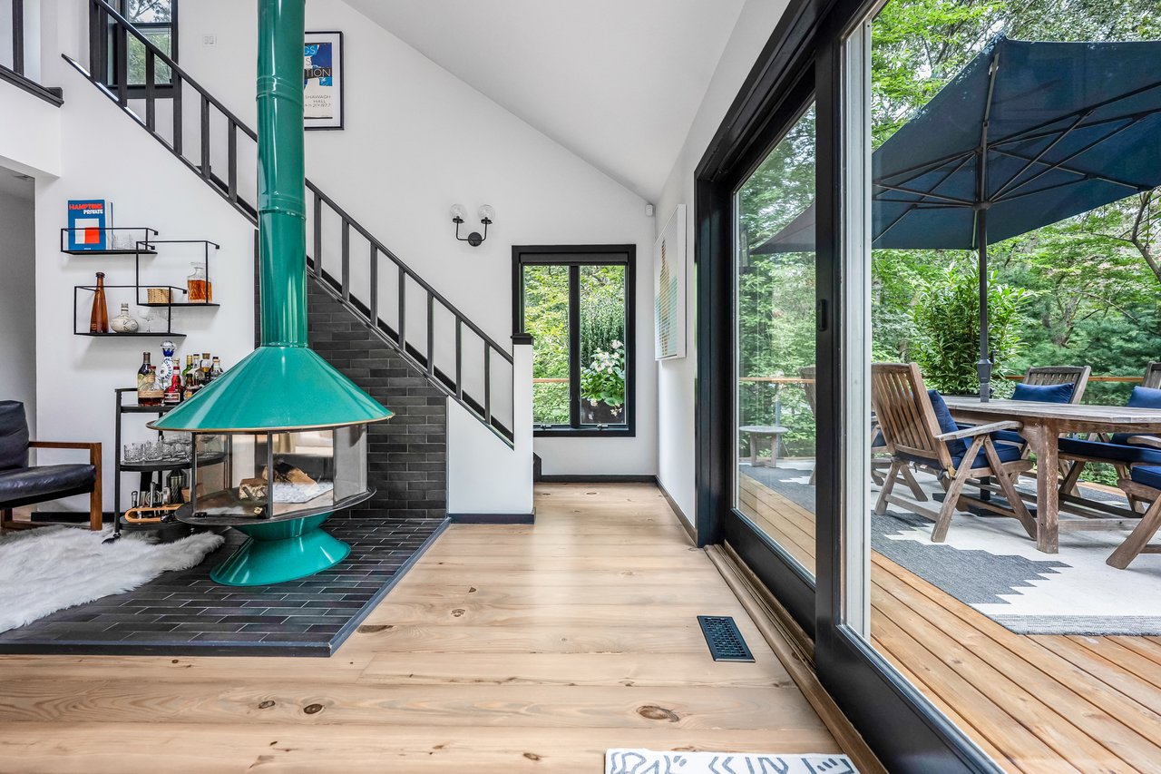 26 Harbor View Dr., East Hampton