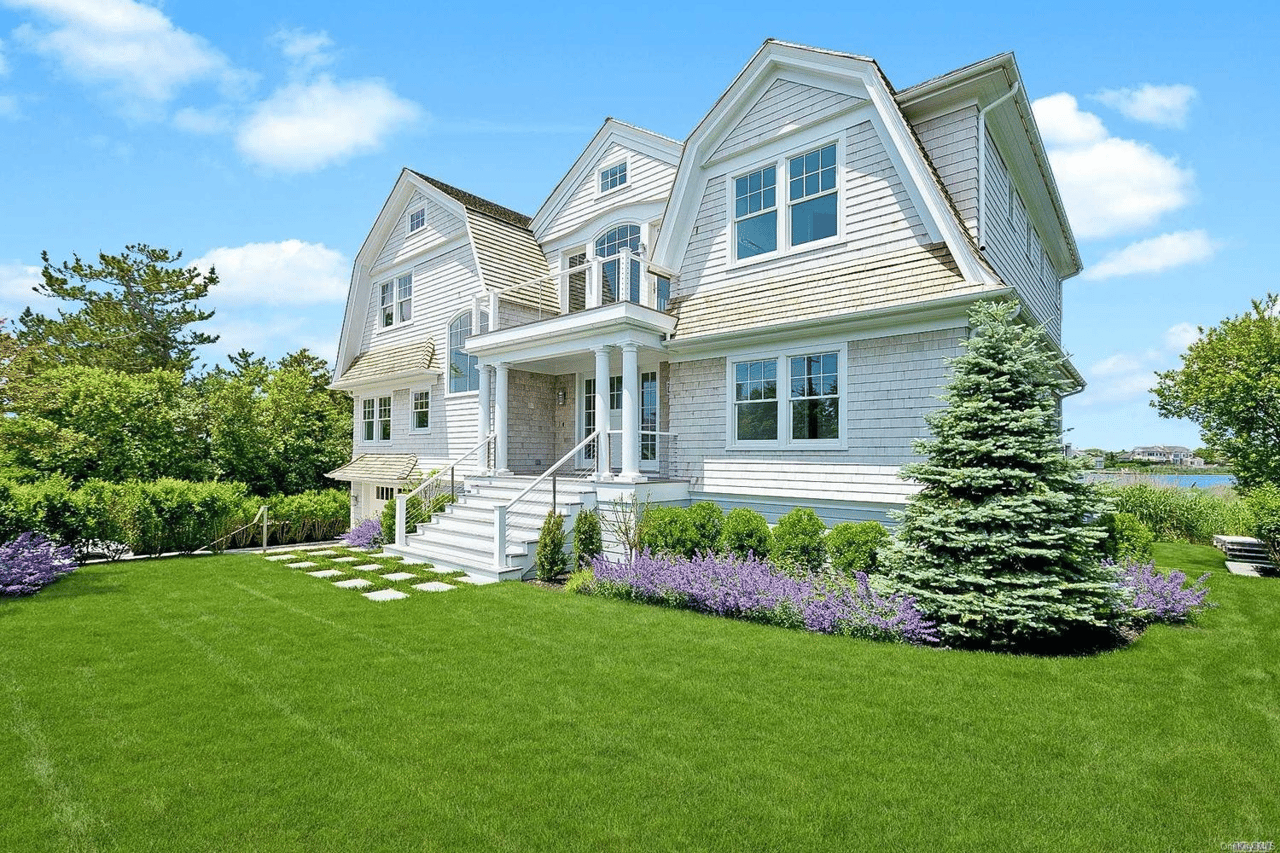 216 Dune Rd