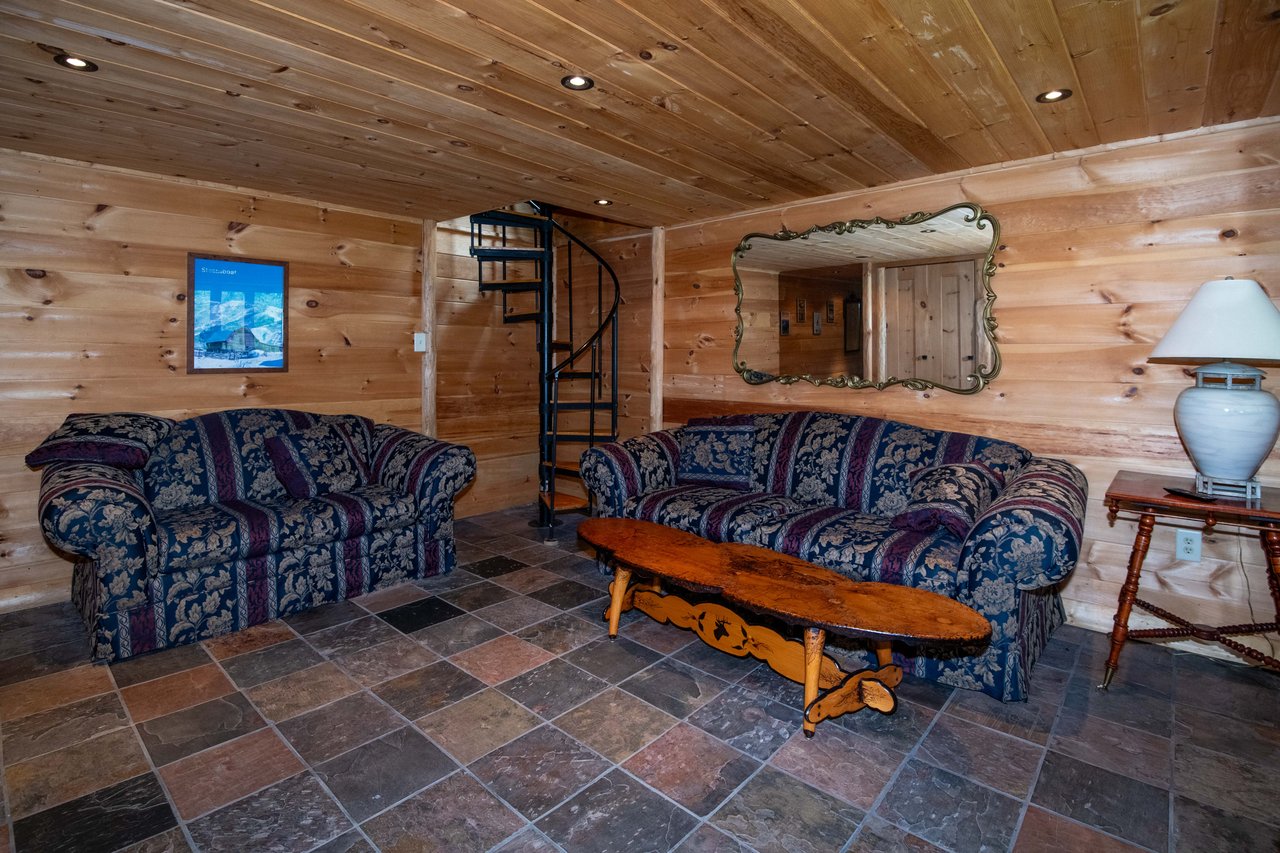 76 Johnson Loop