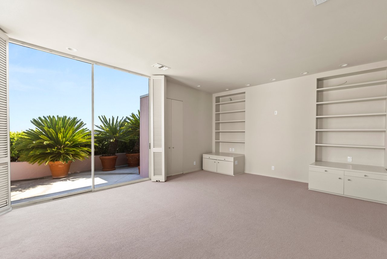 9032 Thrasher Ave, sunset strip