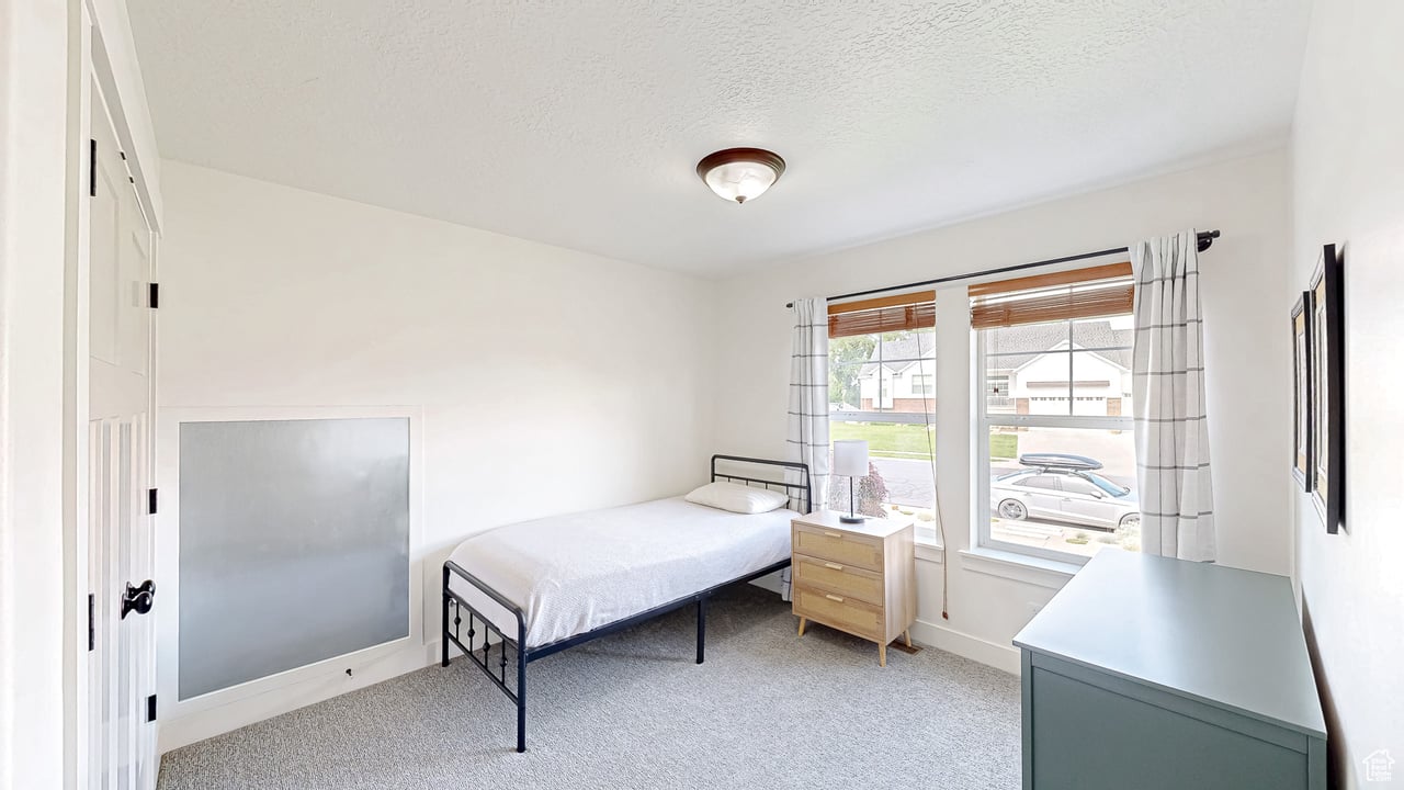 918 S River Ridge Ln