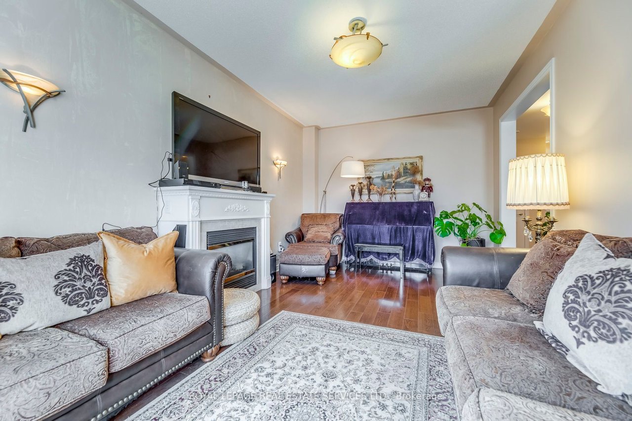 1038 Agram Dr