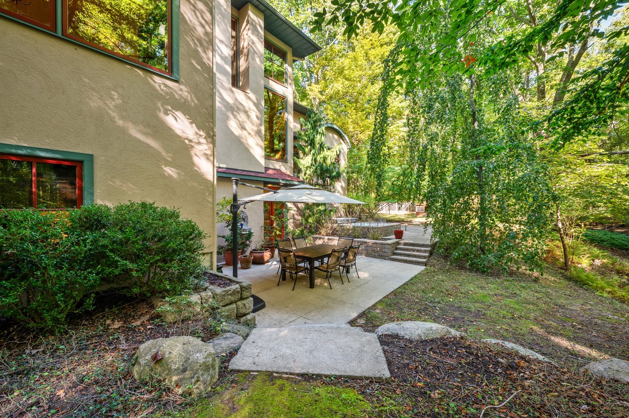 Wooded Coastal Retreat