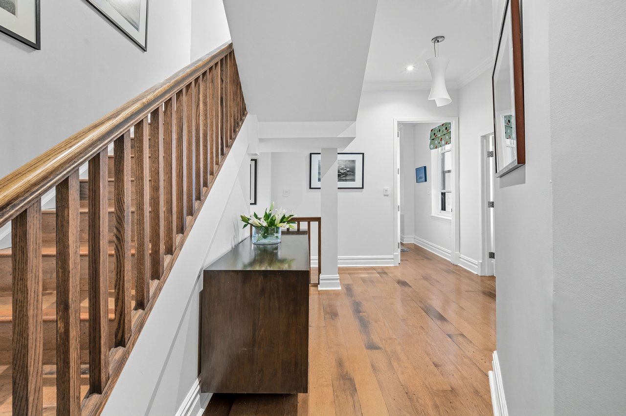 3 Hanover Square, 22B