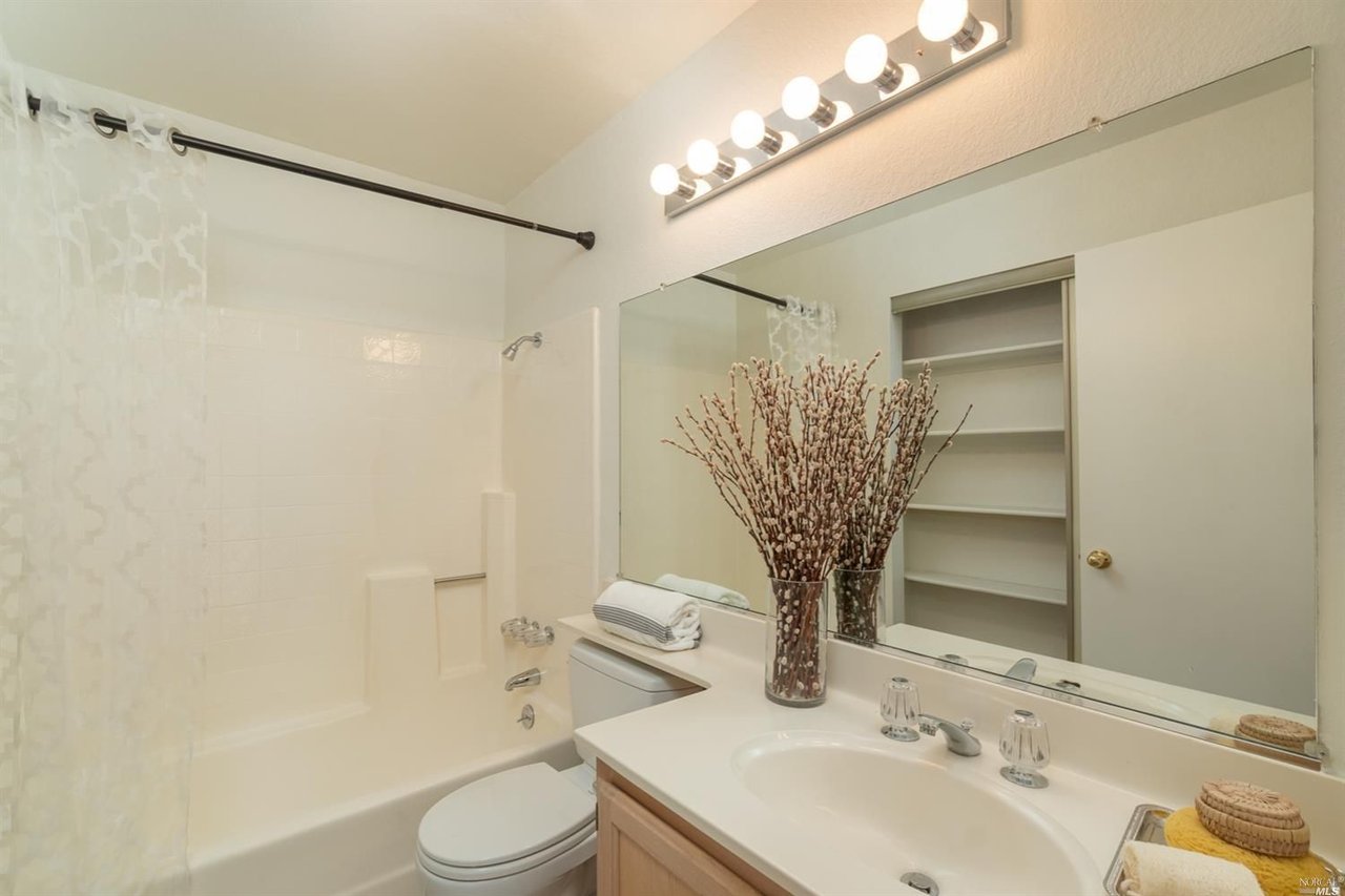 17 Cedarwood Ln