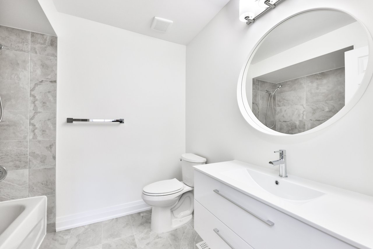 2-4635 Regents Terrace, Mississauga