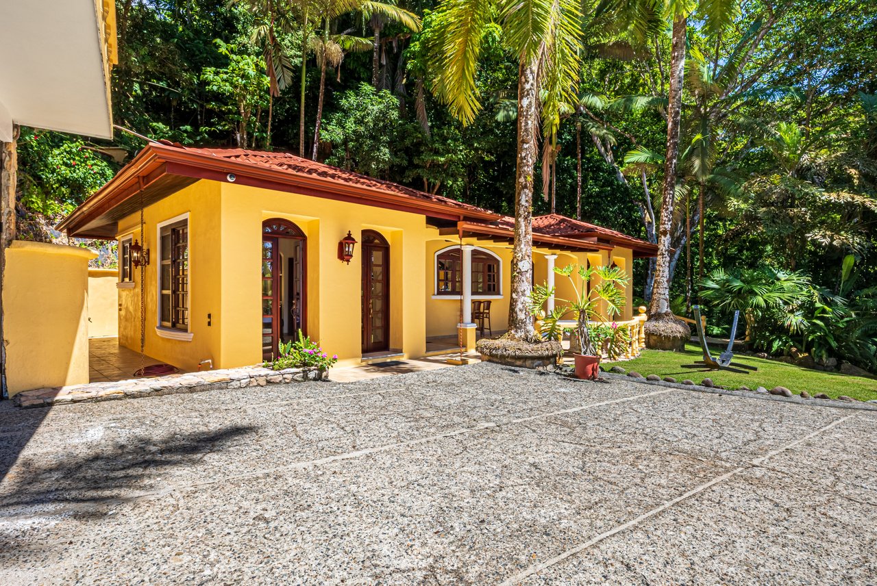 Nido Escondido, Playa Dominical