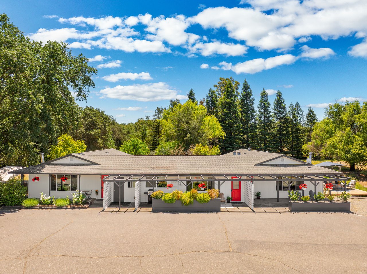 725 Lytton Station