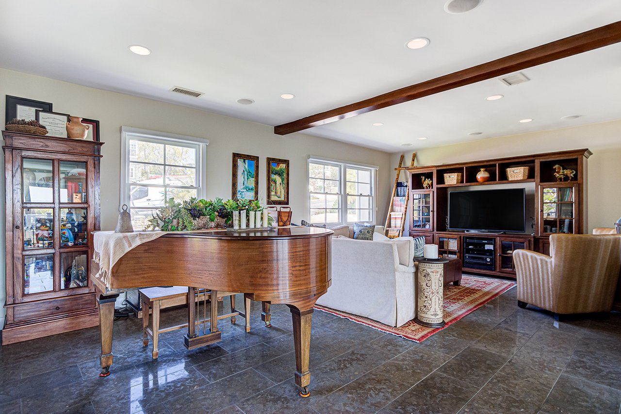 Hill Section View Home