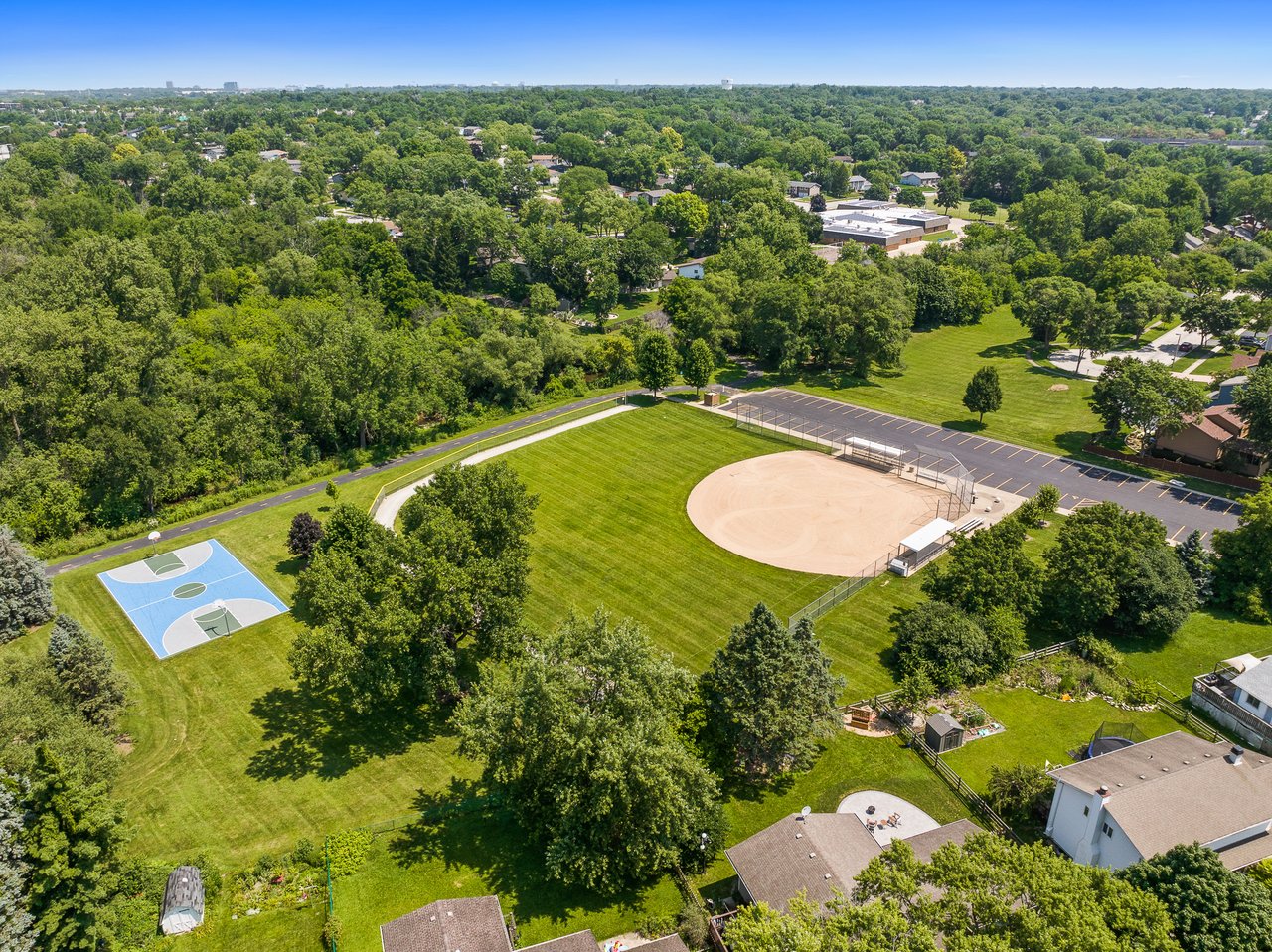 6308 MacArthur Dr, Woodridge