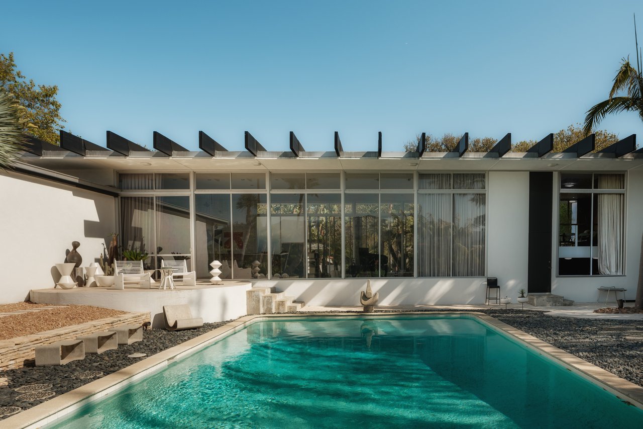 1911 La Mesa Dr
