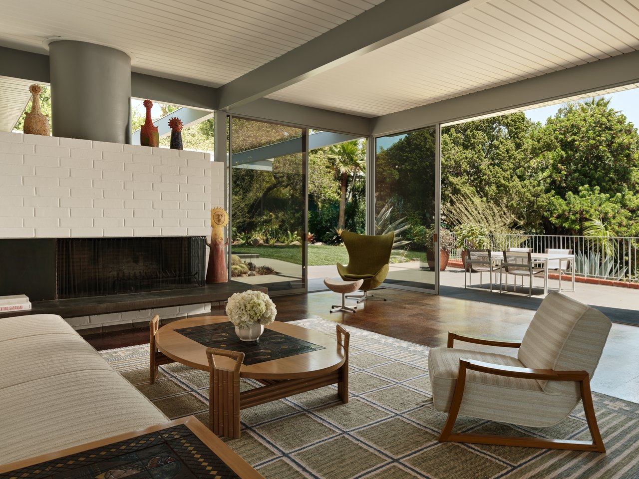 1035 Summit Dr, Beverly Hills 