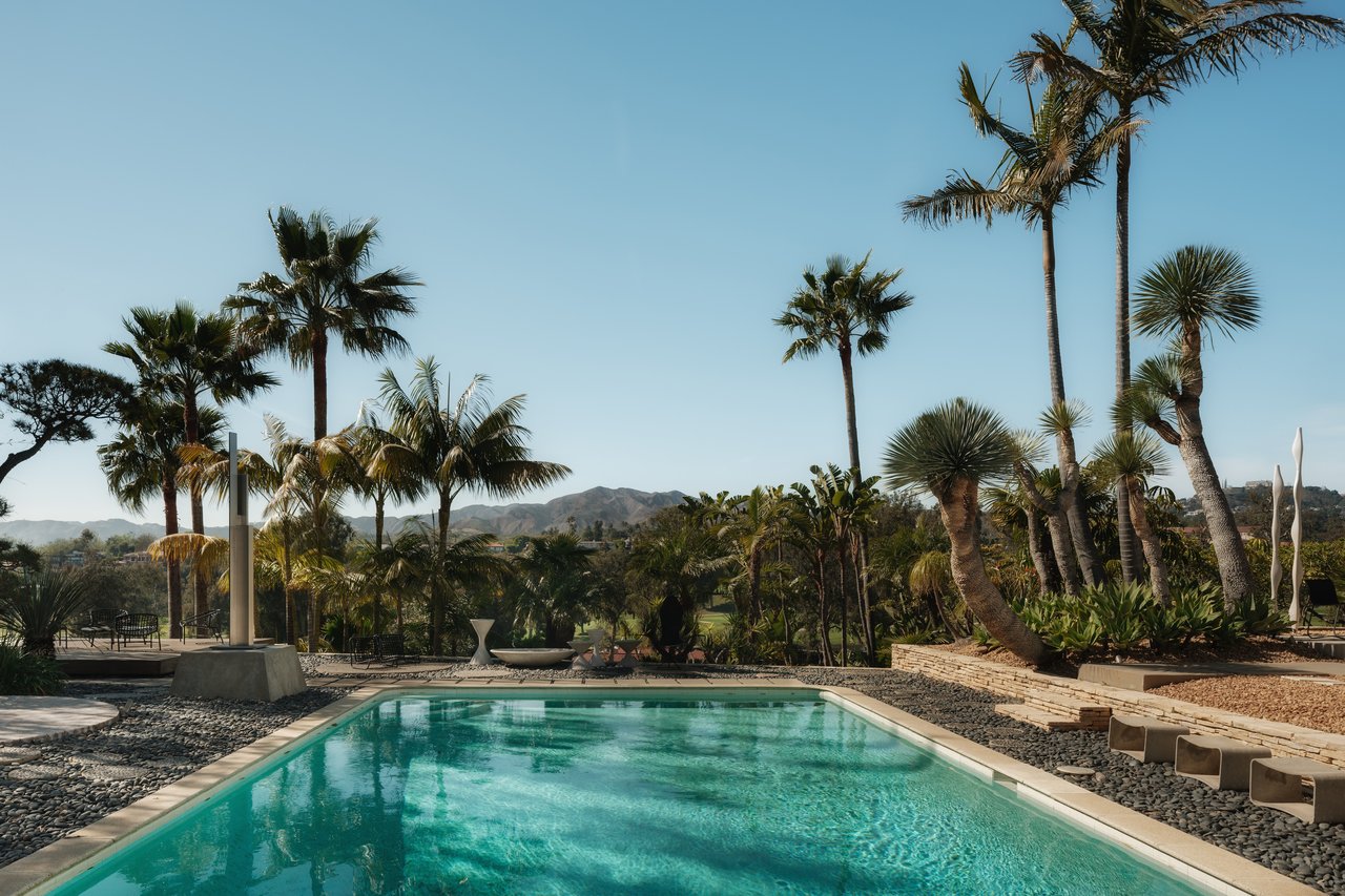 1911 La Mesa Dr