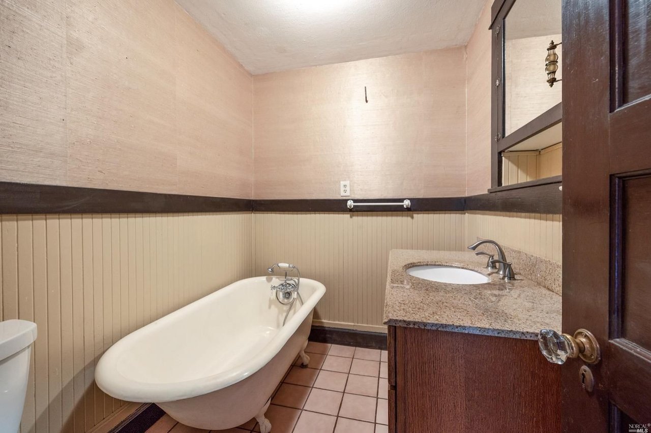 1132 Sir Francis Drake Blvd