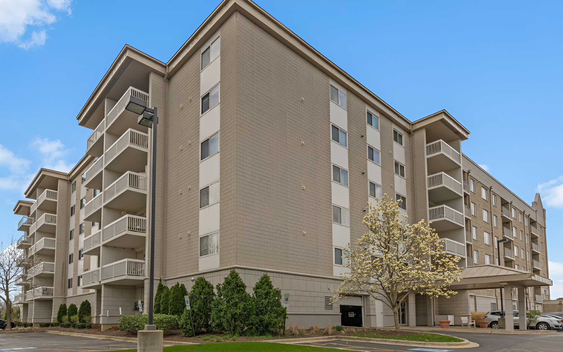 Stunning Lombard Condo Just Listed By Realtor Shanon Tully