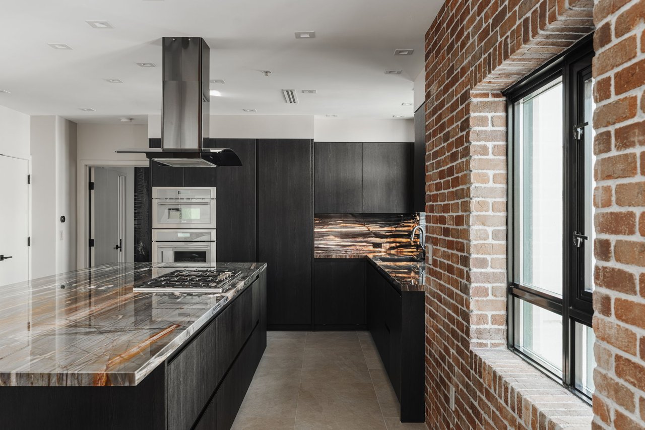 555 Front St, Unit 204